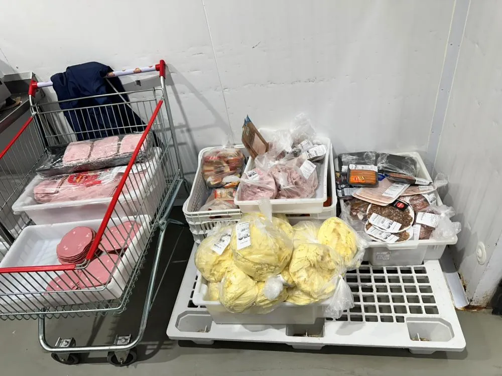 Operação apreende 650 kg de carnes e frios estragados em atacadista de Campo Grande